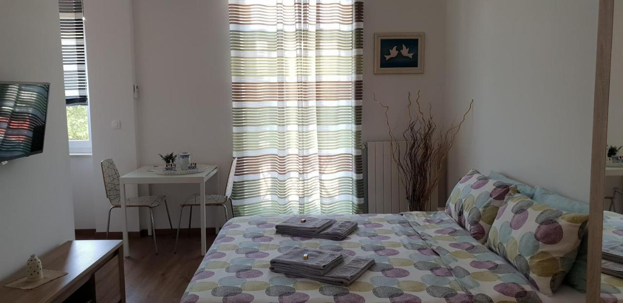 Apartment Ema Pula Exterior photo